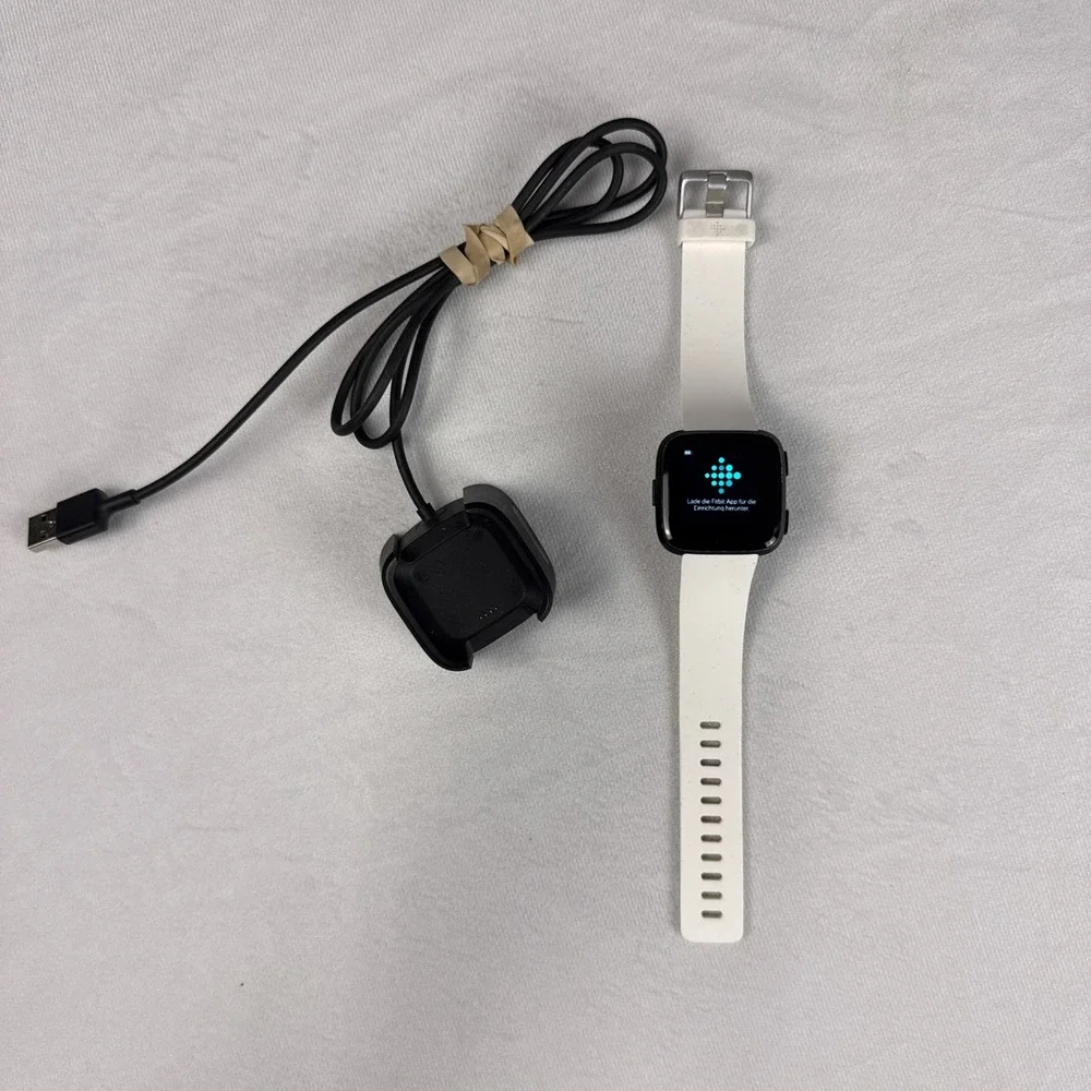Fitbit Smartwatch Versa FB504 Black White Silicone Band with Charger